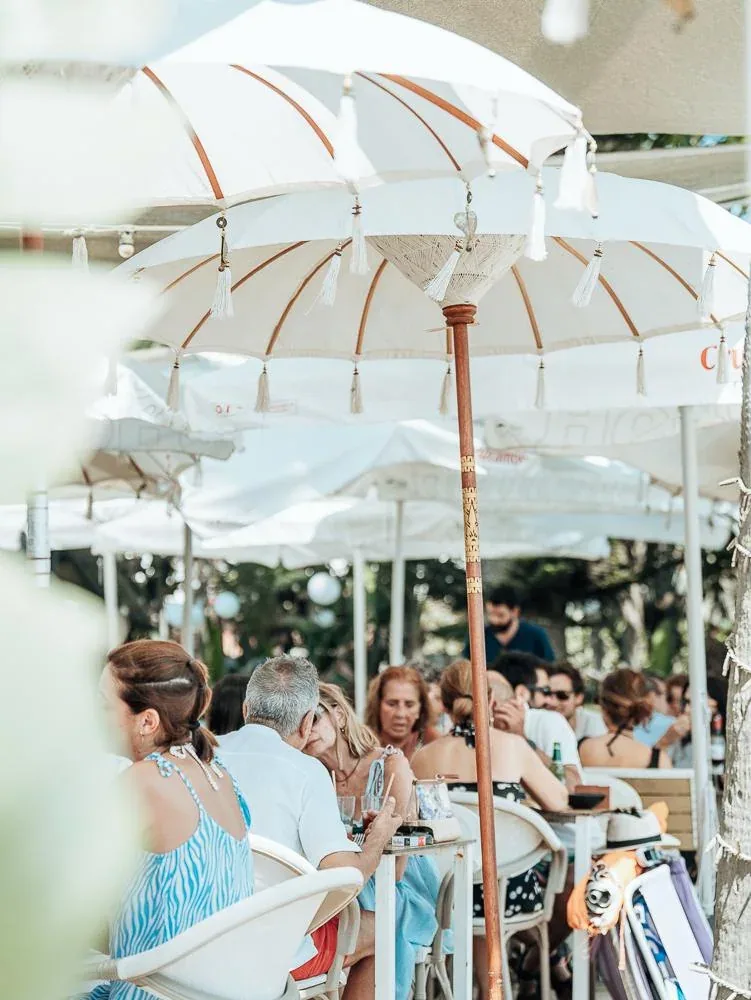 La terraza de Alma Playa llena a la hora de comer